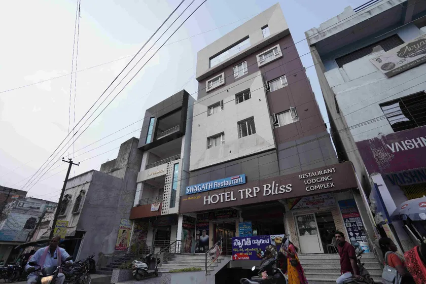 HOTEL - Image 1