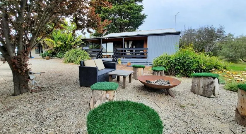 Coastal Bush Cabin Ocean Bay Getaway PL - Image 1