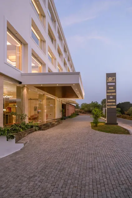 Loft Business Hotel - Image 1