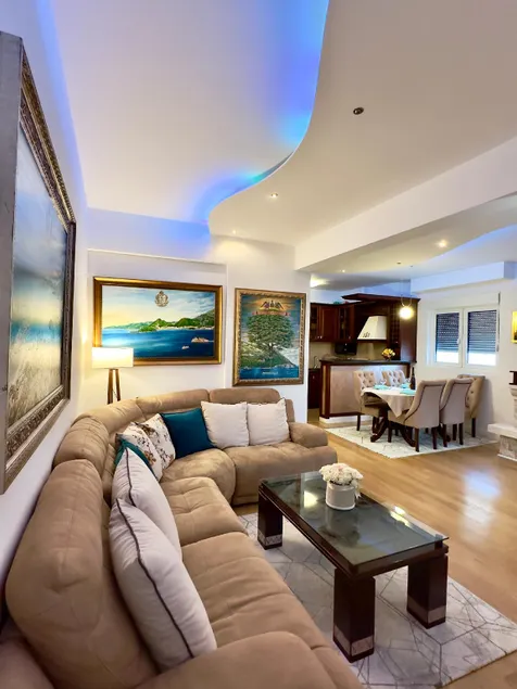Luxury and comfortable apartment in heart Budva - Image 1