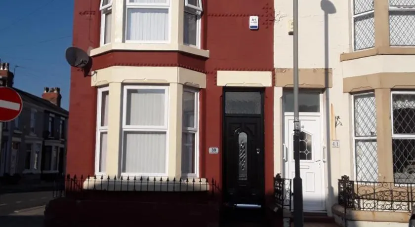 39 Cowley Road - Image 1
