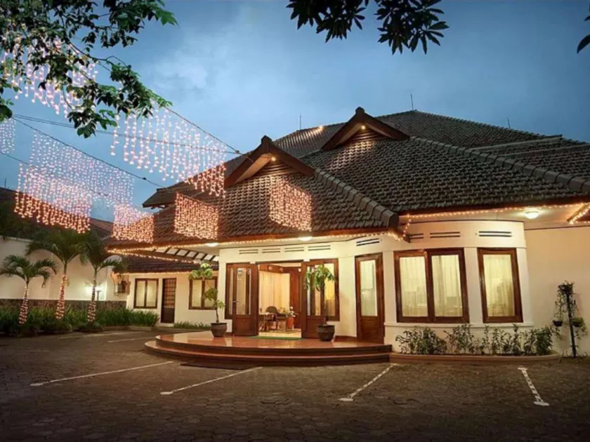 Paniisan Hotel - Image 1