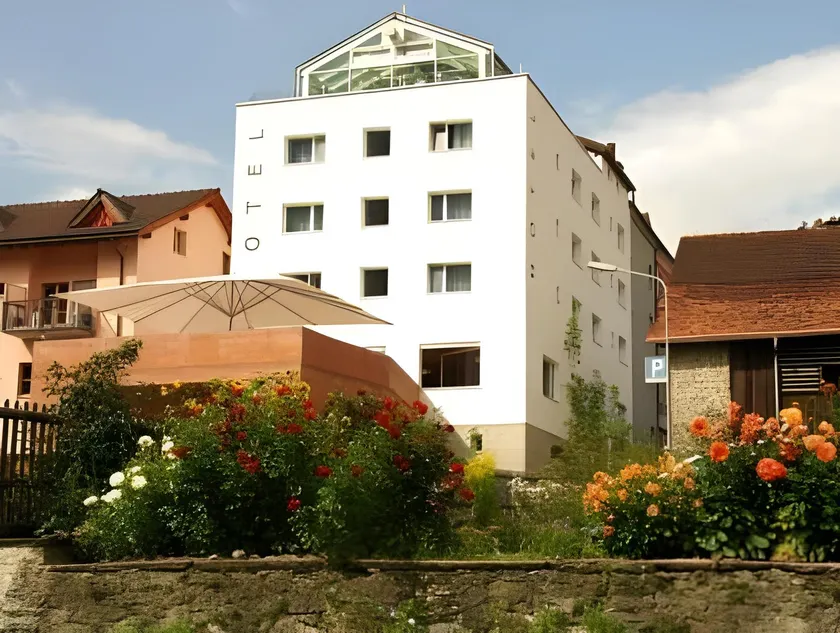 Hotel Weiss Kreuz - Image 1