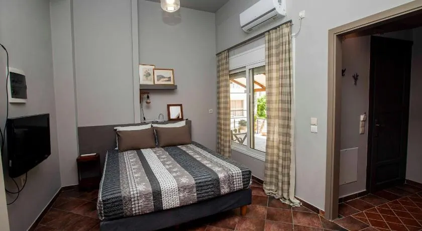 Stone Cottage Agios Adrianos Nafplio - Image 1