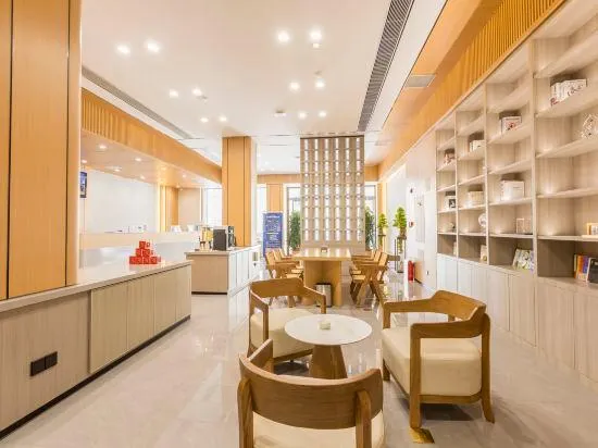 Lansiji Hotel - Image 1