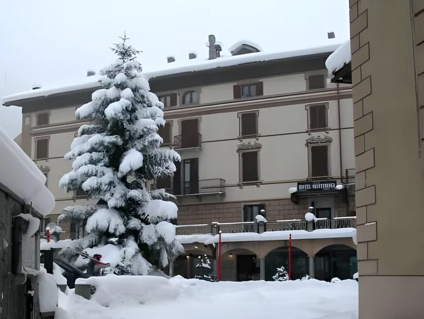 Hotel Monterosa - Image 1