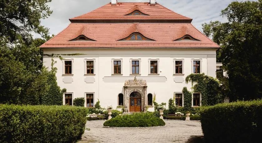 Pałac Mojęcice - Image 1