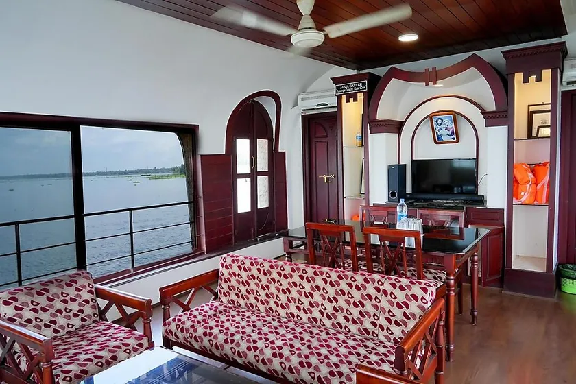 Aqua Jumbo Houseboat - Image 1