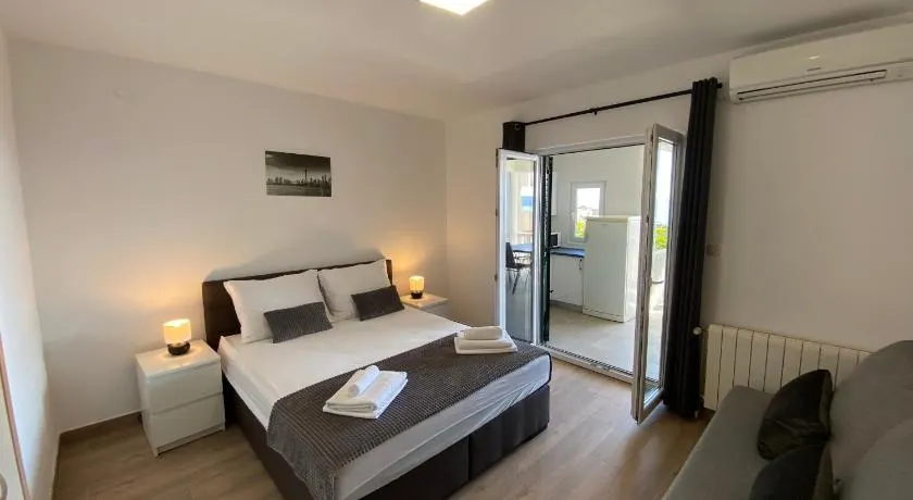 Maritom Apartments - Image 1