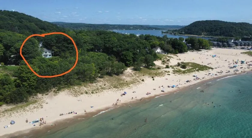 Great Lakes Getaway - Incredible Lakefront! - Image 1