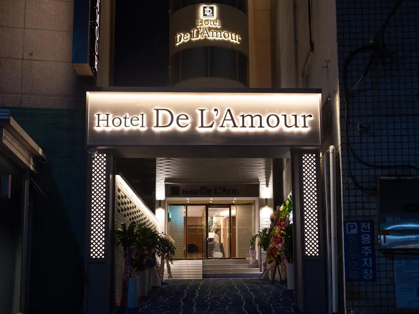 De Lamour Hotel - Image 1