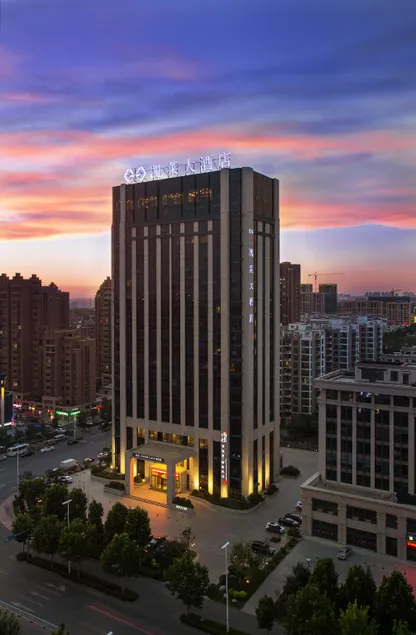 Gloria Grand Hotel Qingdao - Image 1