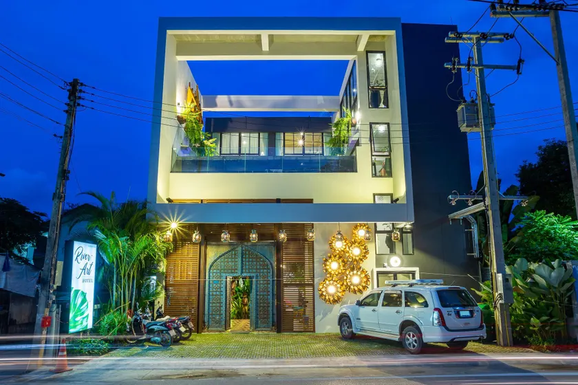 River Art Hotel - Image 1