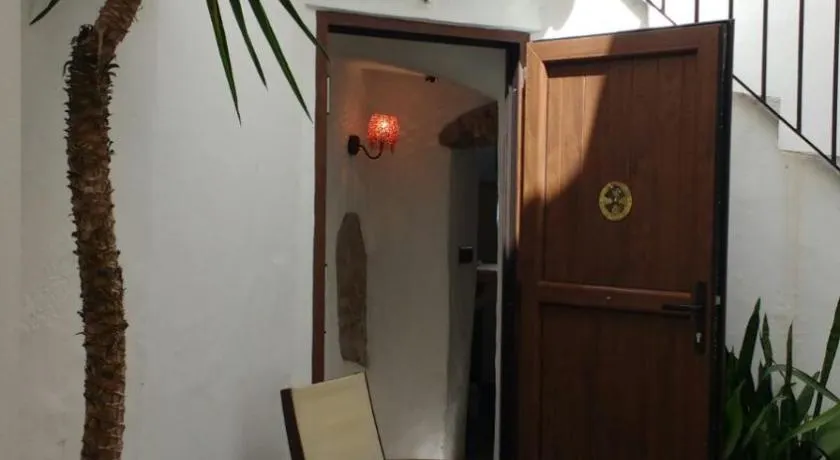 La Mirilla Suites 1 Apartamento Amplio en el Centro de Tarifa - Image 1