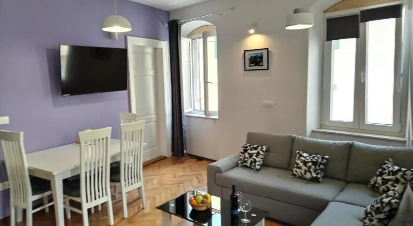 Garden Apartment - Image 1