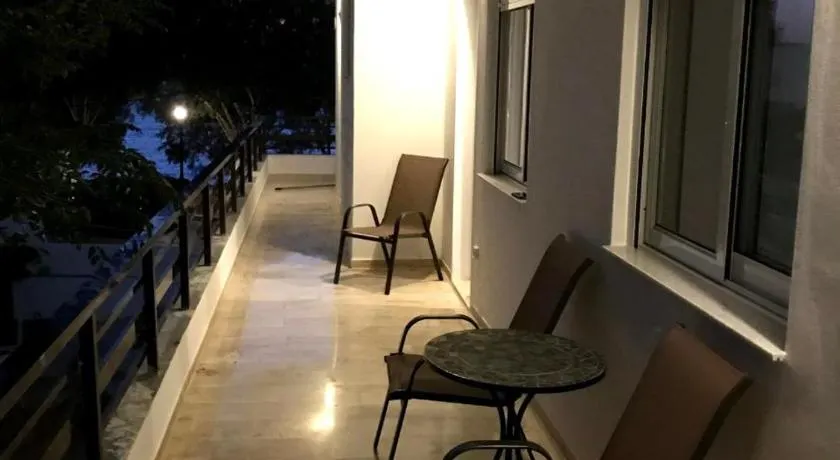 Tasoula's Beachside Rooms - Image 1