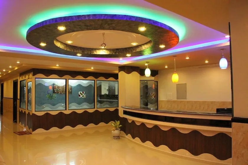 Hotel Sri Grands - Image 1