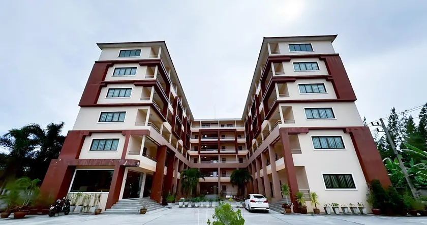Perfect Place Hotel - Image 1