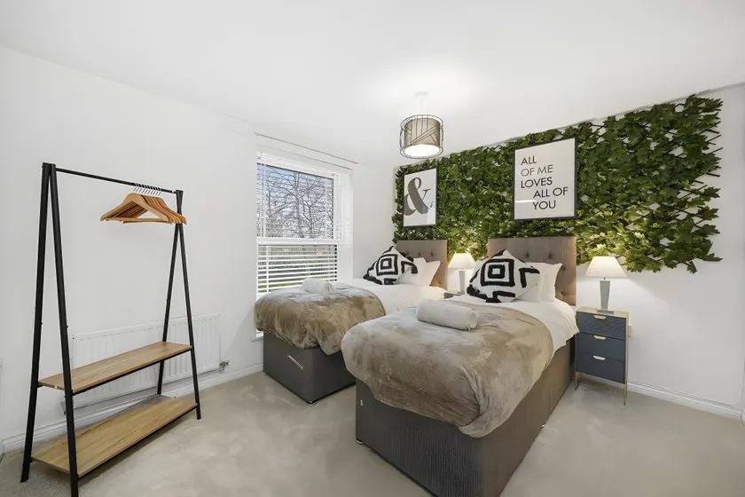 Stylish 2 Bedroom 2 Bathroom Apartment • Great Location • Free Parking • Fast WiFi • Yoko Property - Image 1