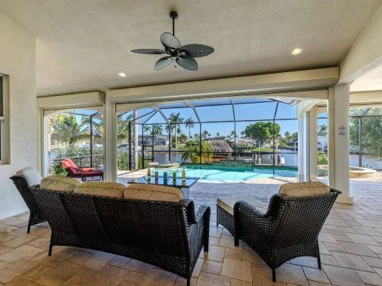 Villa avec piscine privée, barbecue et jacuzzi | Vue sur l'eau - Image 1