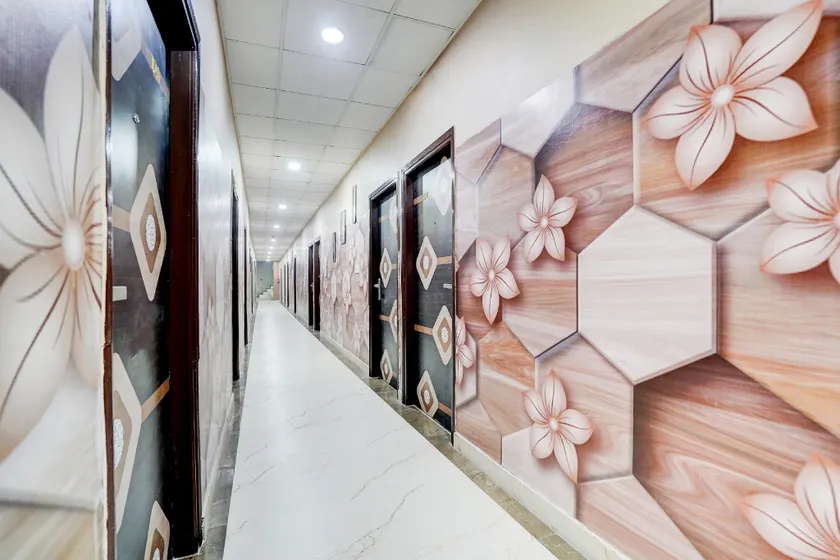 Collection O by OYO Burlton Park Jalandhar Formerly Hotel R1 Inn - Image 1