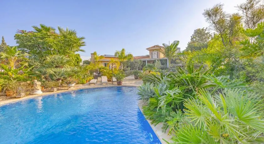 Villa entièrement équipée avec internet haut débit, terrasse et barbecue | Vue montagne - Image 1