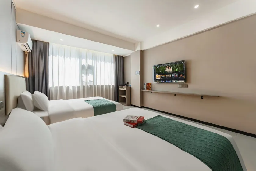 Waito Yueju Hotel (Shaoguan Centennial East Street Fengcai Building) - Image 1