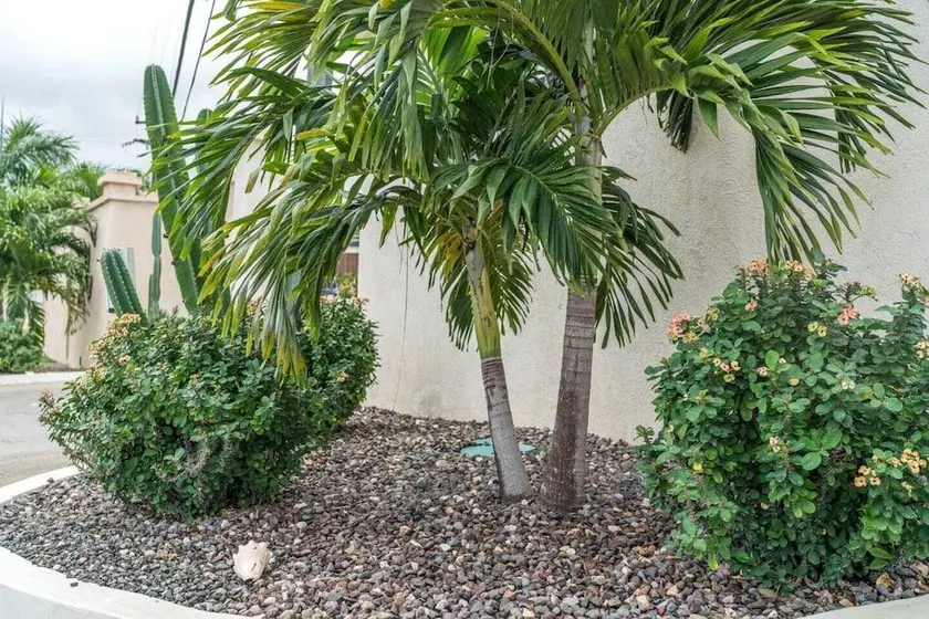 Nianna Coral Bay Stunning Townhouse - Image 1