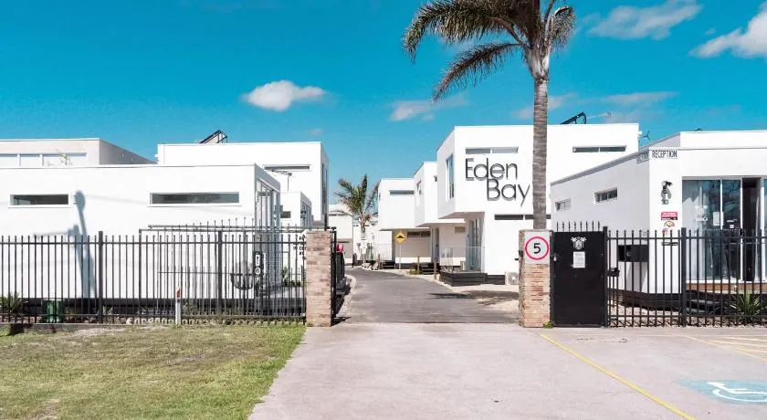 Eden Bay Mornington - Image 1