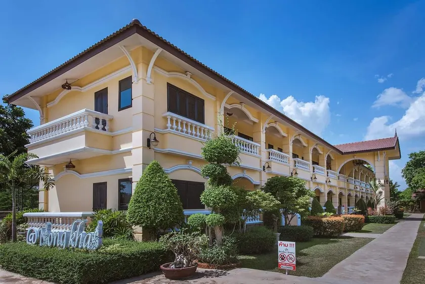 Park & Pool Resort - Image 1