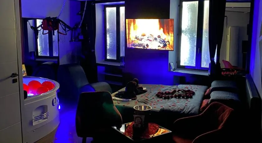 Redroom Spa privatif & nuit romantique à deux - Image 1