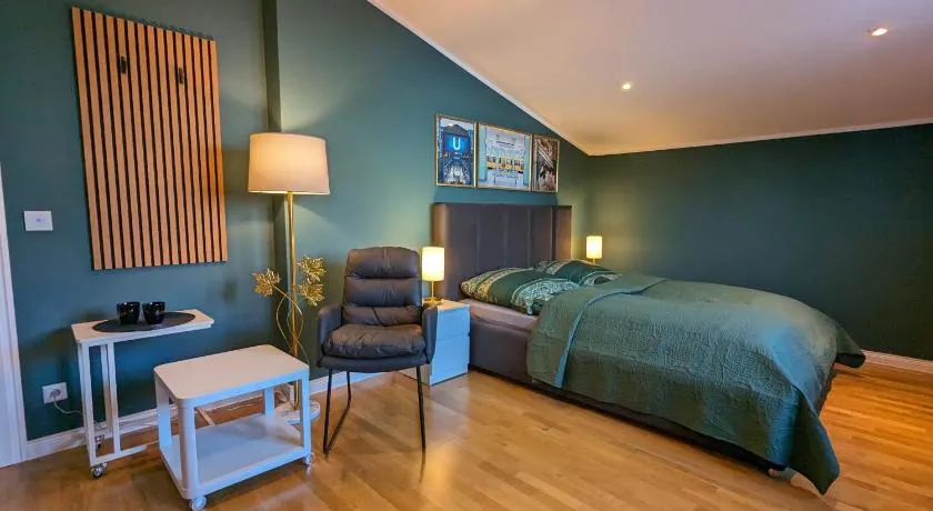 3 ROOMS - Zimmervermietung nähe Flughafen BER - gratis WLAN, Parken & Netflix - Image 1
