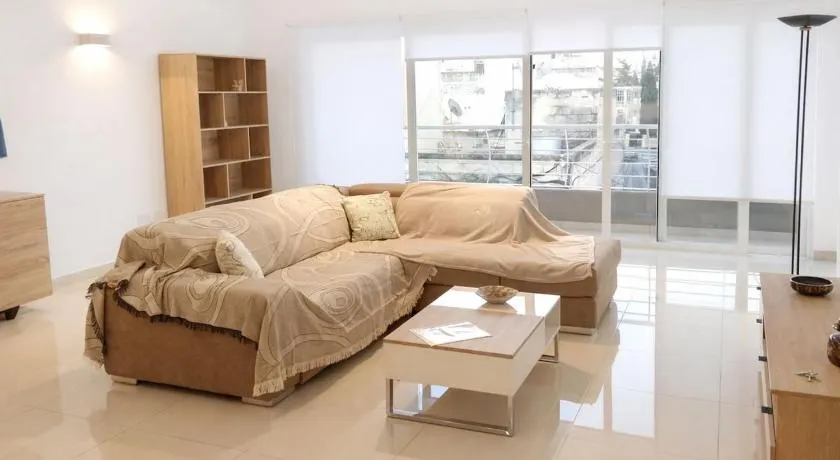 Marina, Bright Three Bedroom close to Valletta - Image 1