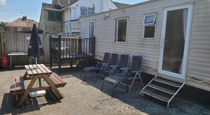 the jackdaw pub SELF CATERING STATIC CARAVAN free breakfast supplied - Image 1