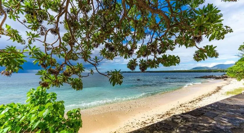 Beachfront Tamarin Villa - Image 1