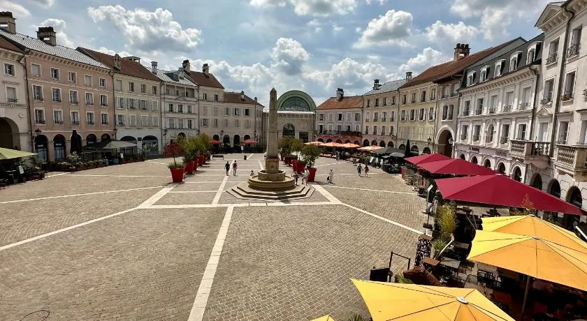 Apt Place de Toscane - 4min Disneyland-PARIS - Image 1