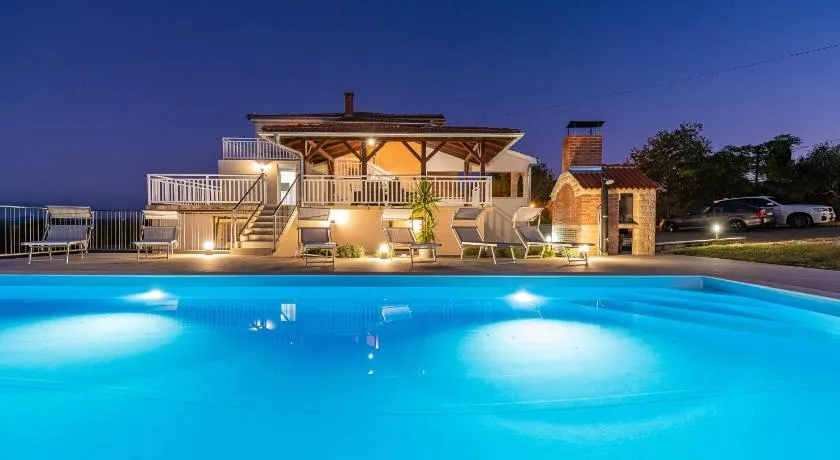 Vila Luna Apartments - Image 1