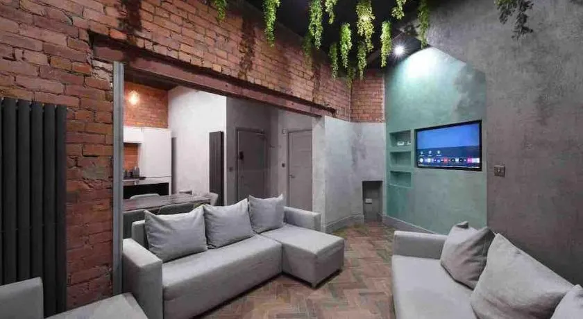 Casa Jungle slps 20 Plp Mcr, hot tub, bar, cinema - Image 1
