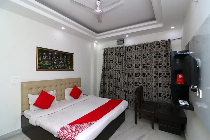 OYO 27645 Santosh Residency - Image 1