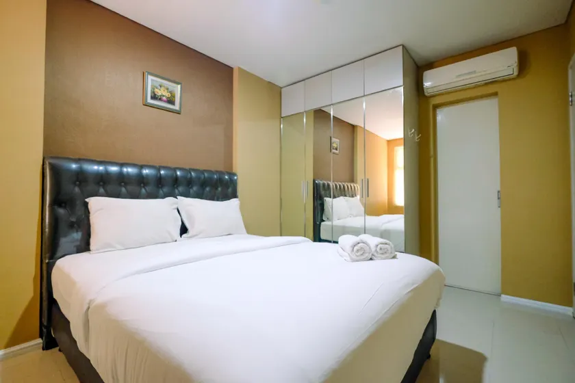Spacious 2BR Apartment at The Lavande By Travelio - Image 1