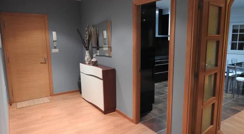 Apartamento de 4 dormitorios en Camariñas - Image 1
