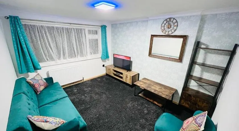 CozyComfy Apartment Leicester - Image 1