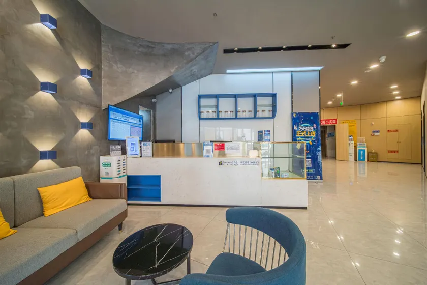 7 Days Premium Changsha Wuyi Plaza Metro Station - Image 1