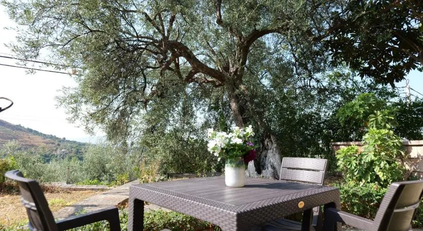 Green Villa in Delvine - Image 1
