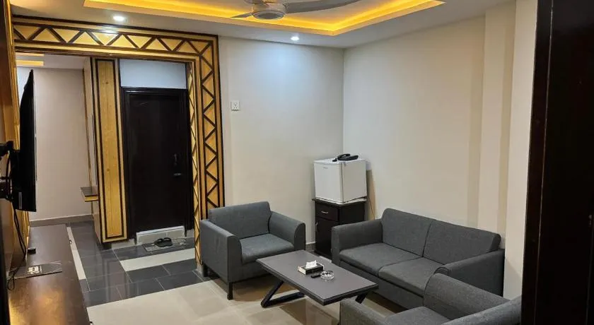 Crystal Crown Hotel - Image 1