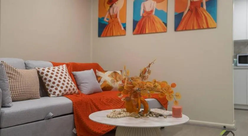 Nederland Lady's Next in Beacon Hill - Image 1
