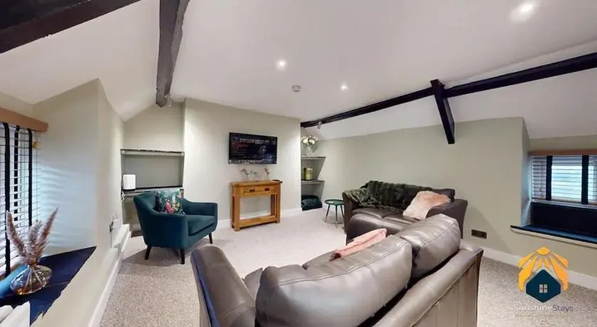 4 Bed Apartment- With Cosy Pub - Food/Drink 10%off - Image 1