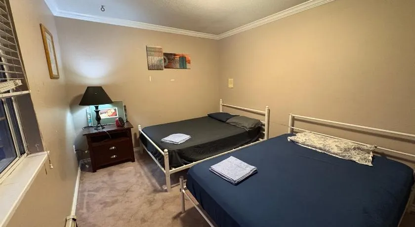 Cedar Hills Guest House- Beautiful Room, Free Parking, 24 Hr Transit - Image 1