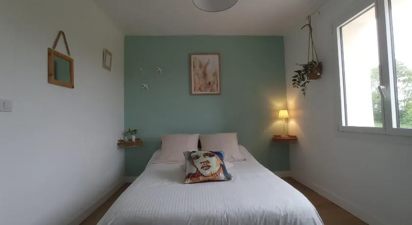 B&B du Marais à 2km de Marennes, une chambre d'hôtes au bord du canal, proche plages et Vélodyssée - Image 1