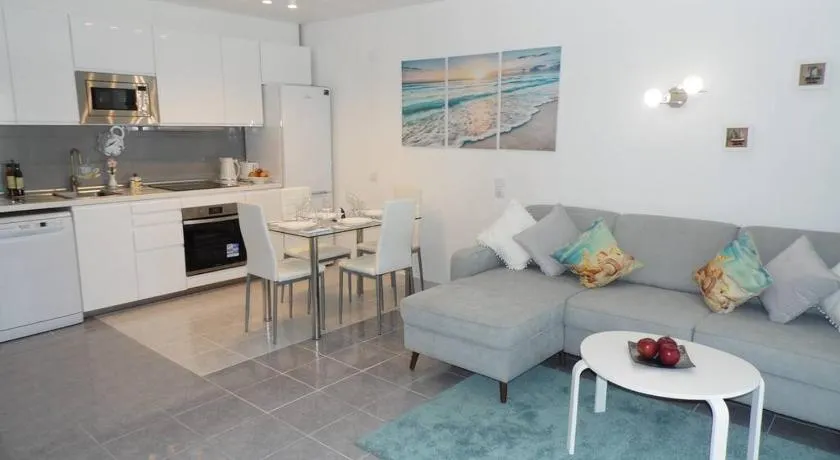 Emerald House- Apartment in Central Albufeira - Image 1